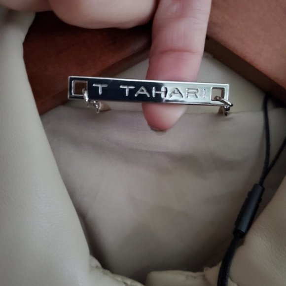 New! T Tahari Puff Sleeve Faux Leather Jacket - Picture 2 of 3